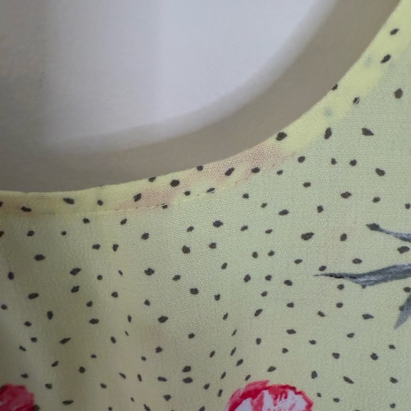 Jolt yellow floral romper open back SZ medium - Picture 9 of 9